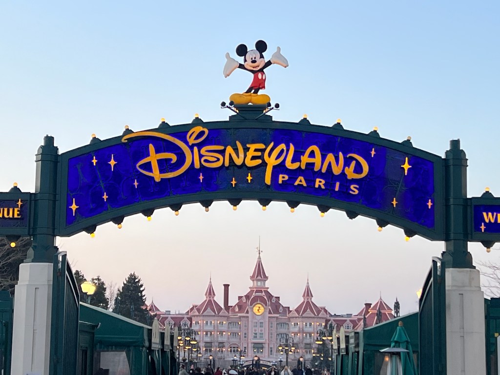 Disneyland Paris sign